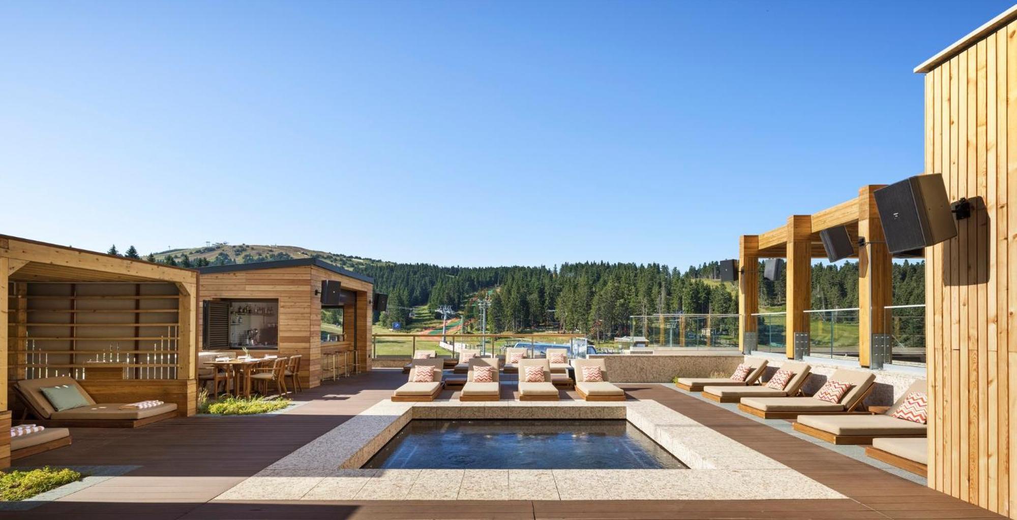 Viceroy Kopaonik Serbia Екстер'єр фото The rooftop pool at The Lodge at Blue Sky