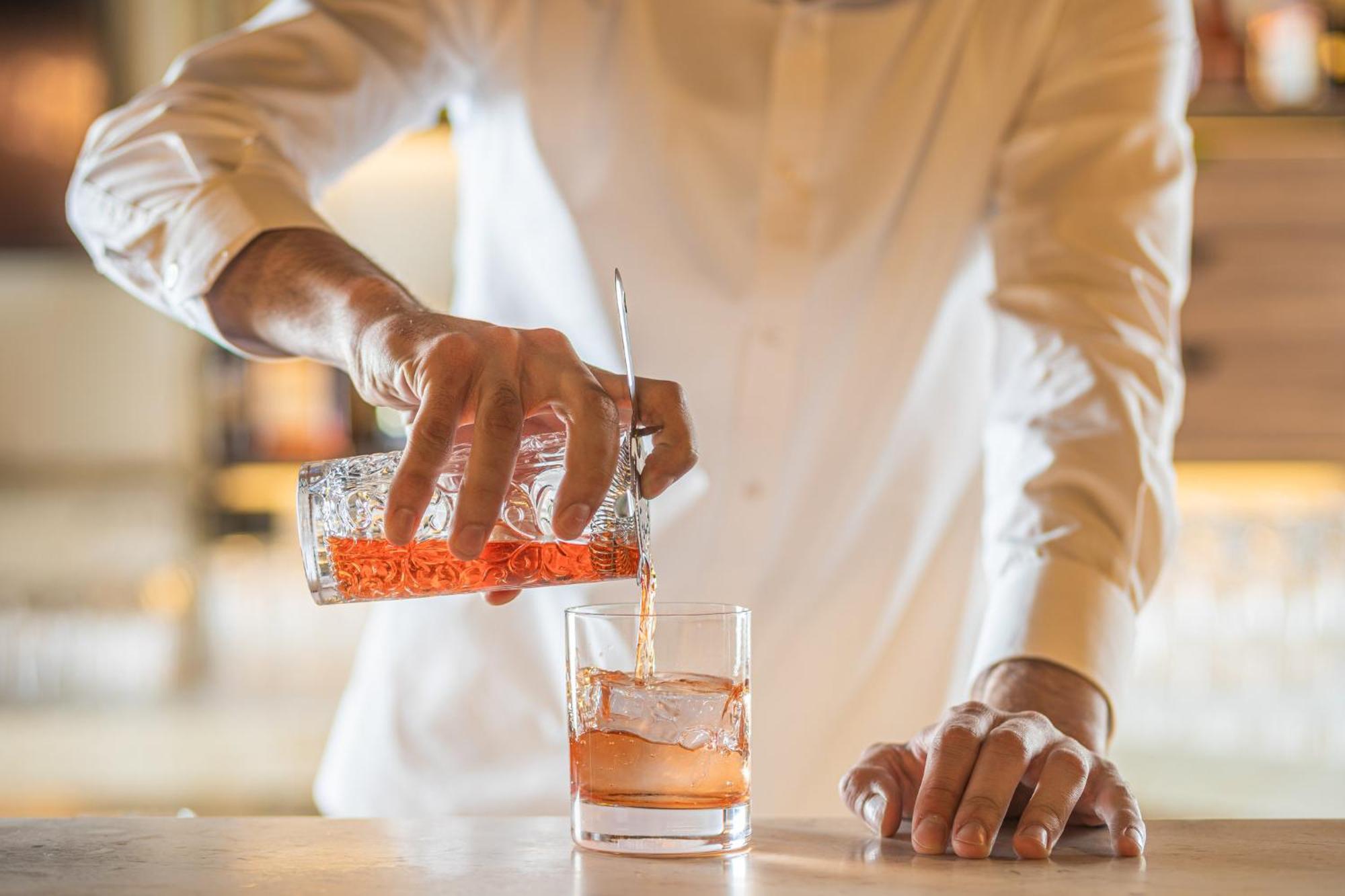 Viceroy Kopaonik Serbia Екстер'єр фото A bartender stirring a cocktail