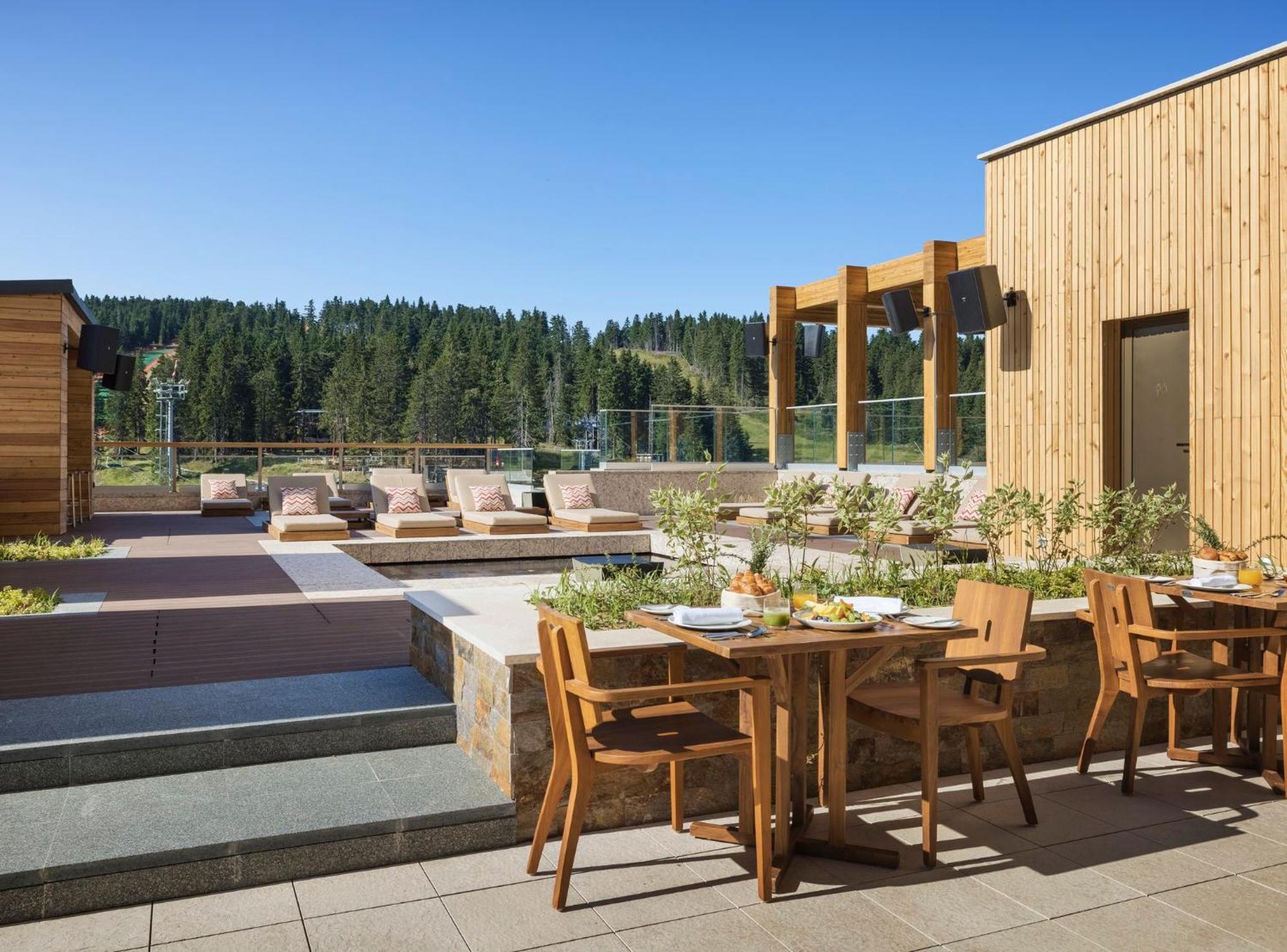 Viceroy Kopaonik Serbia Екстер'єр фото The rooftop terrace at the Hotel